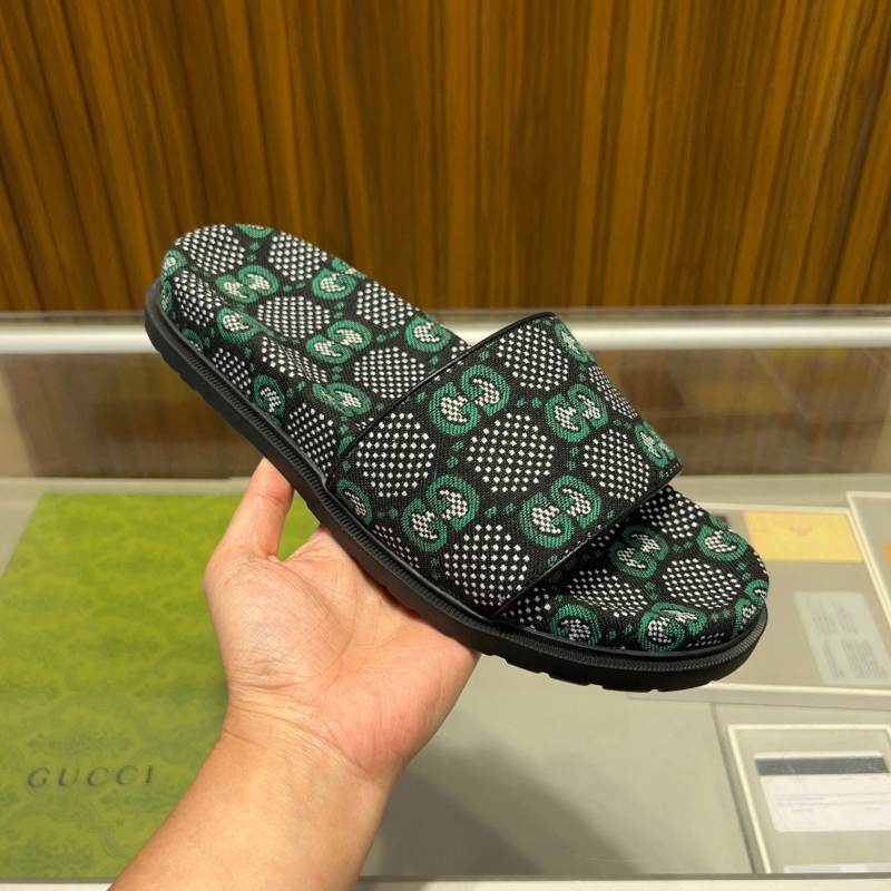 G*u*i slippers